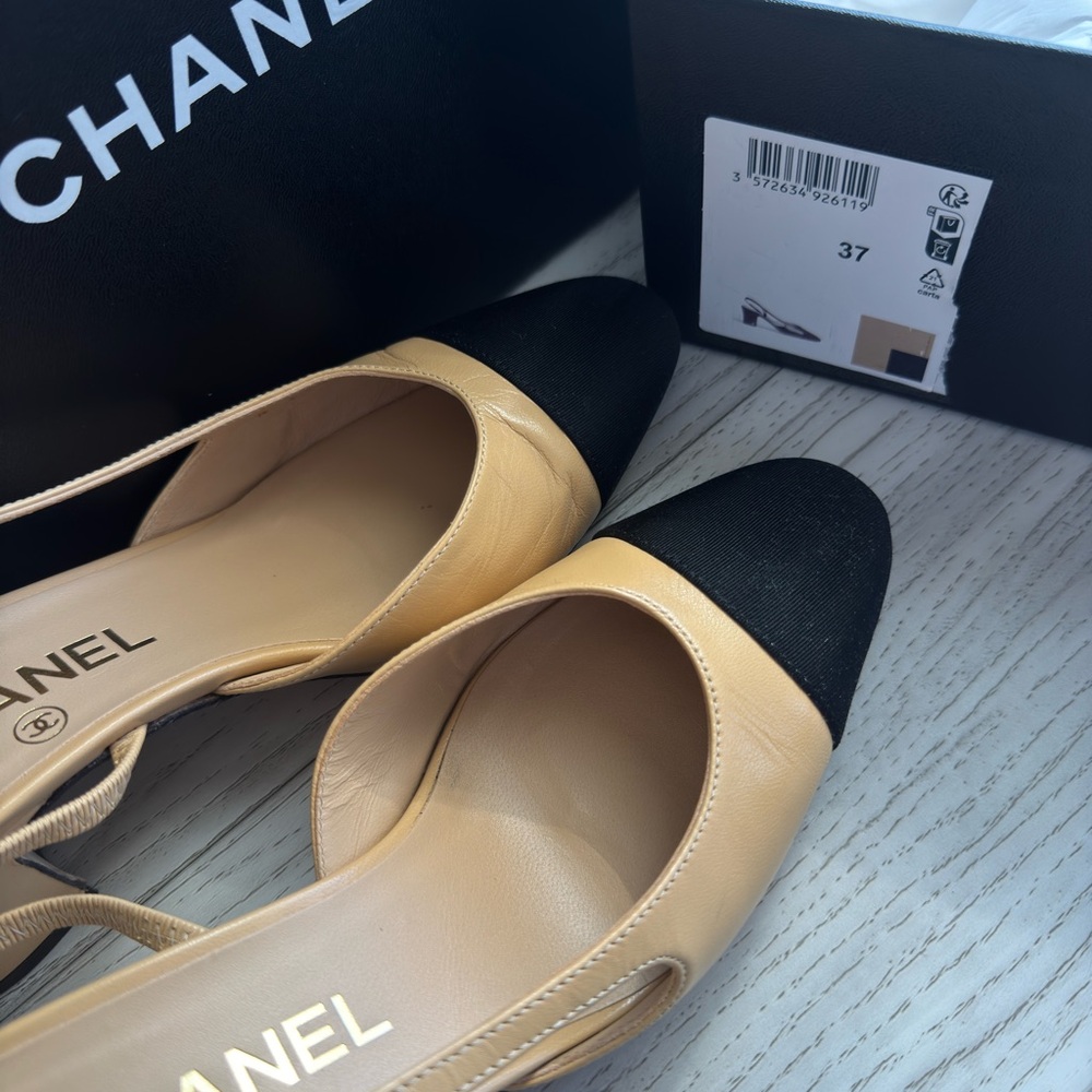 CHANEL Two-Tone Beige and Black Flats